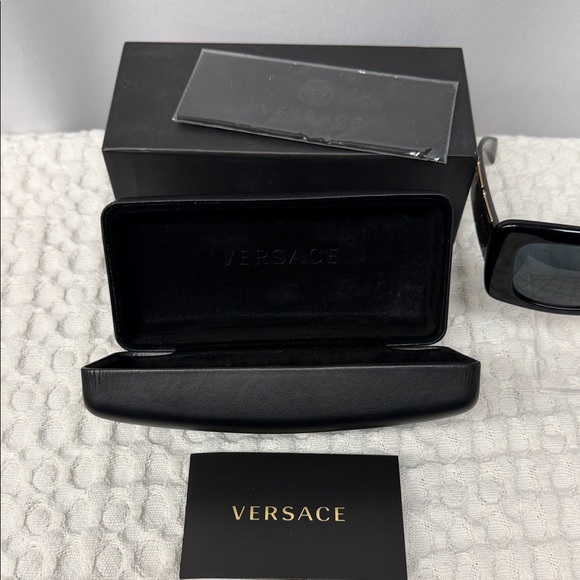 Versace Black Sunglasses with Rectangular Frame - Picture 9 of 9